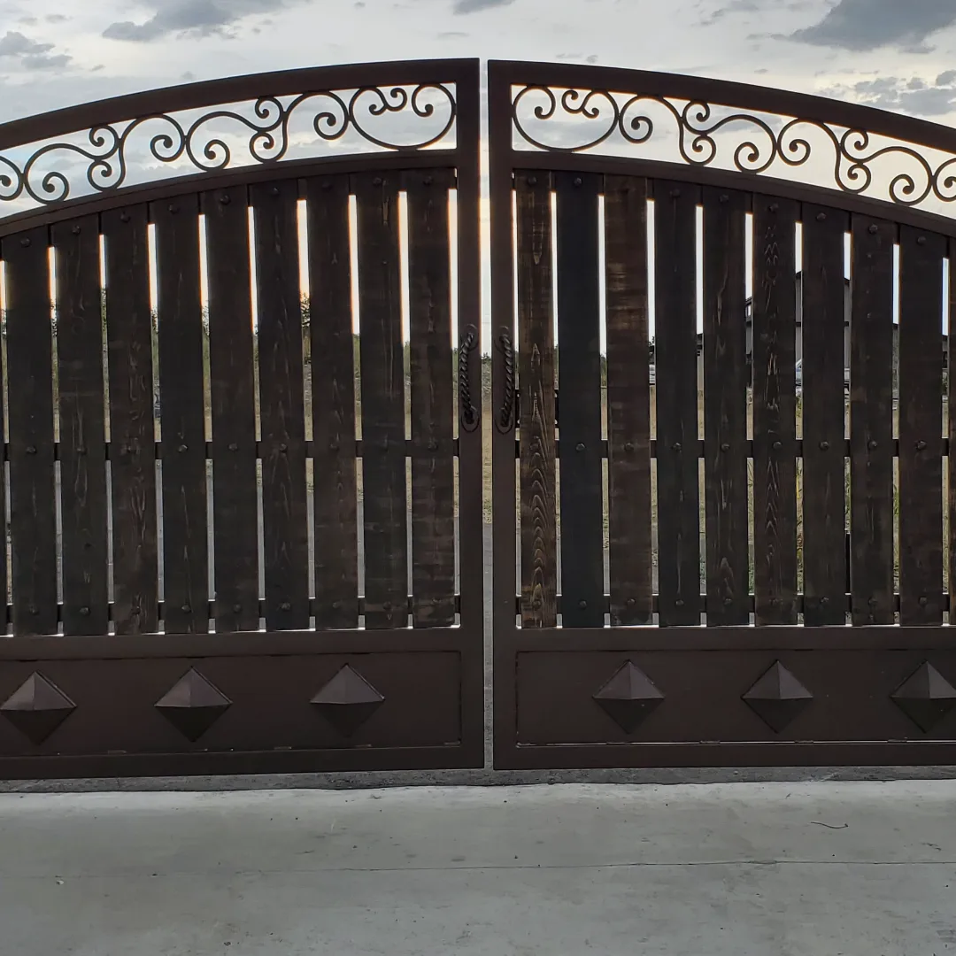 Chose the Right Entry and Fence for Your Property